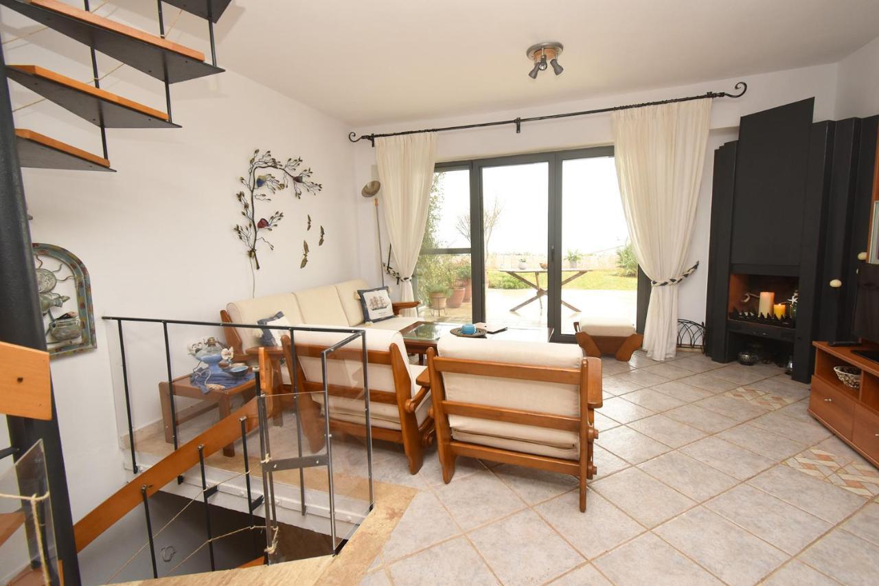 Olia Sea View Shared Pool Villa, Néa Fókaia Esterno foto
